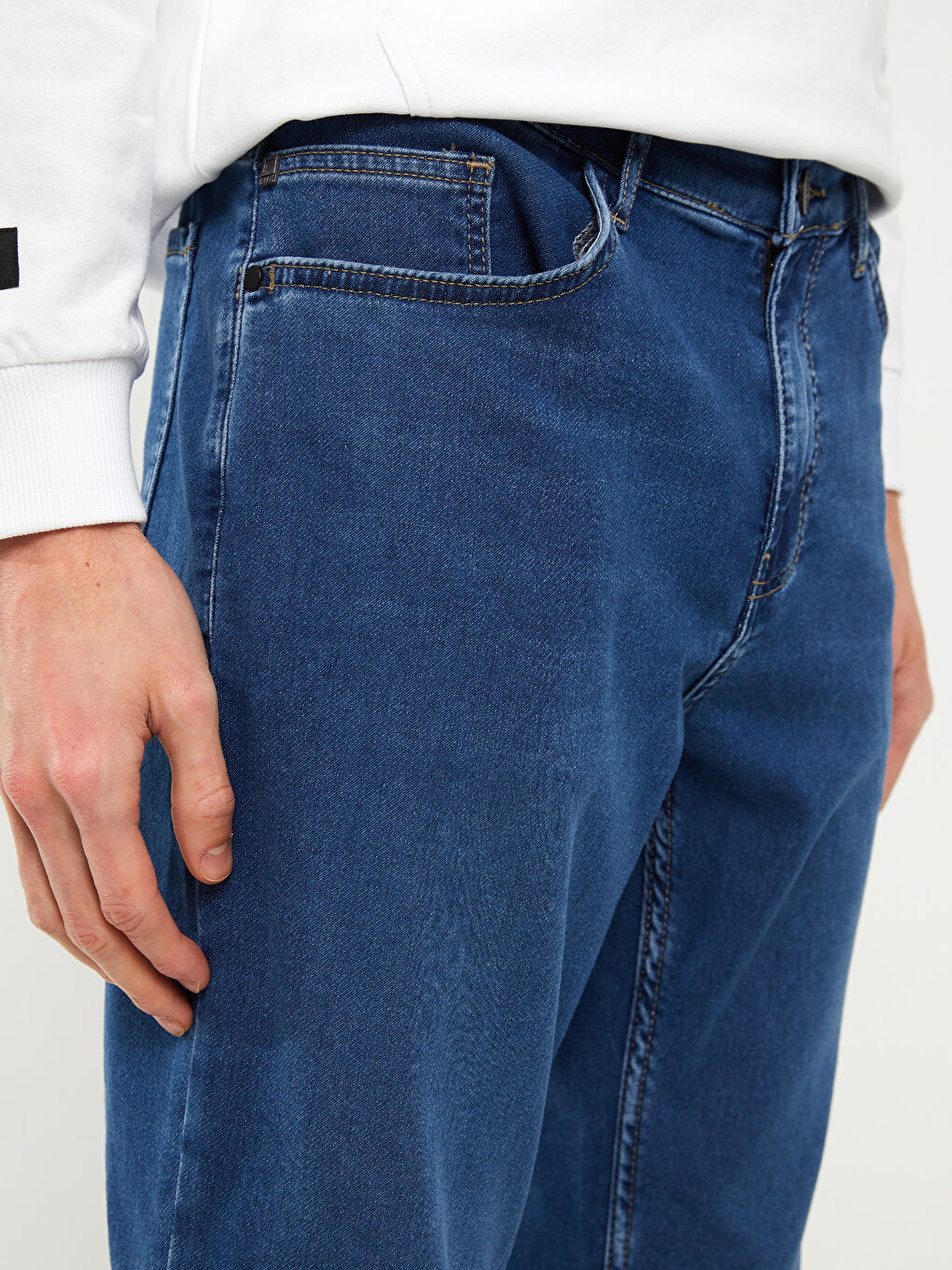 779 جينز بقصة عادية للرجال-2