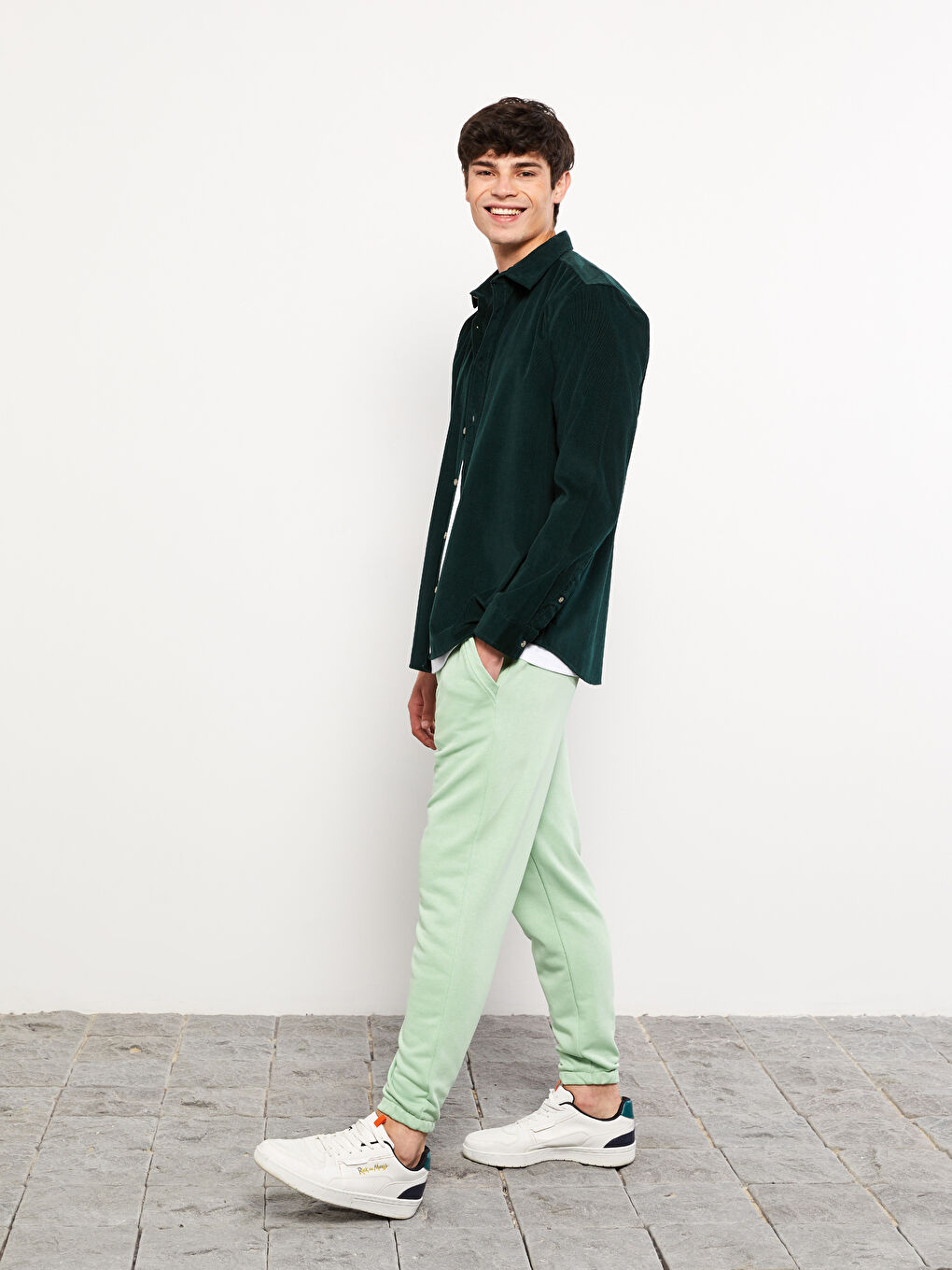 بنطلون رياضي واسع للرجال