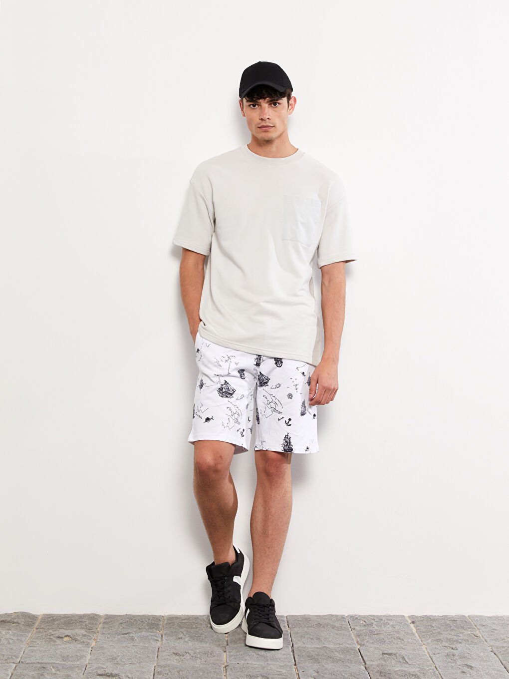 Beyaz Slim Fit Beli Bağlama Detaylı Erkek Şort