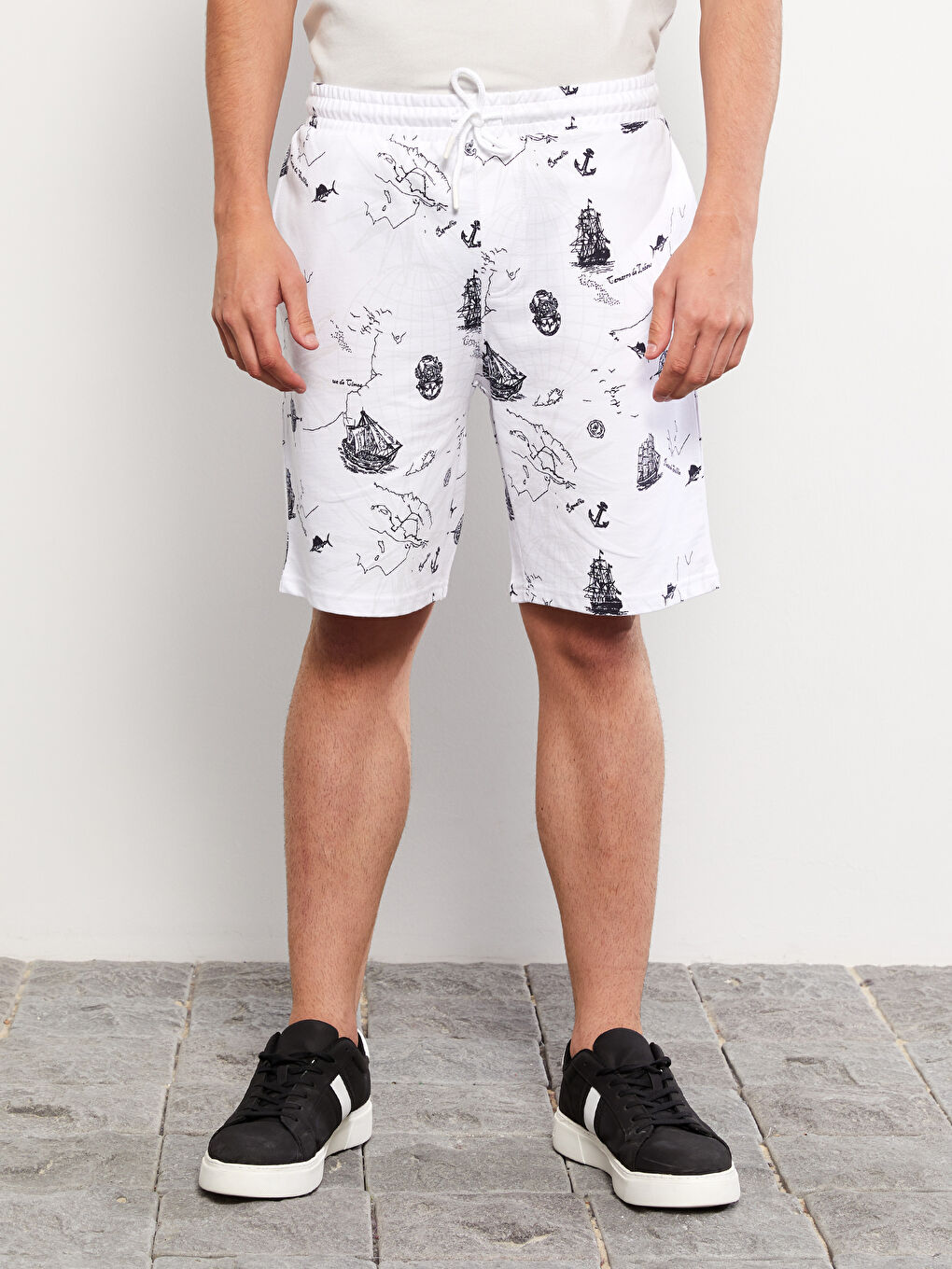 Beyaz Slim Fit Beli Bağlama Detaylı Erkek Şort-2