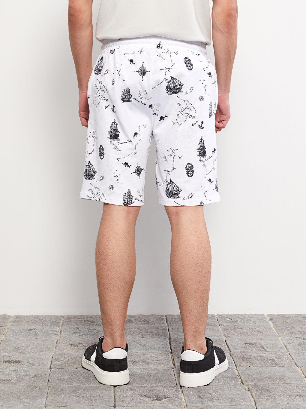 Beyaz Slim Fit Beli Bağlama Detaylı Erkek Şort-3