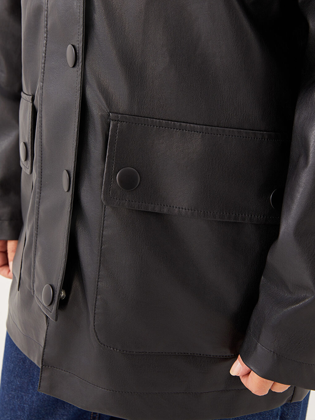 Manteau en Similicuir pour Femmes avec Capuche et Manches Longues Droites-3