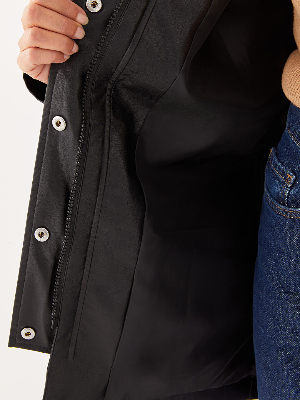 Manteau en Similicuir pour Femmes avec Capuche et Manches Longues Droites-4