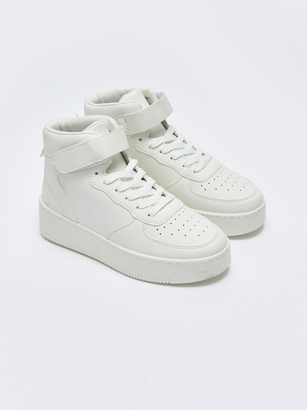 Beyaz Bağcıklı Bilek Boy Kadın Spor Ayakkabı