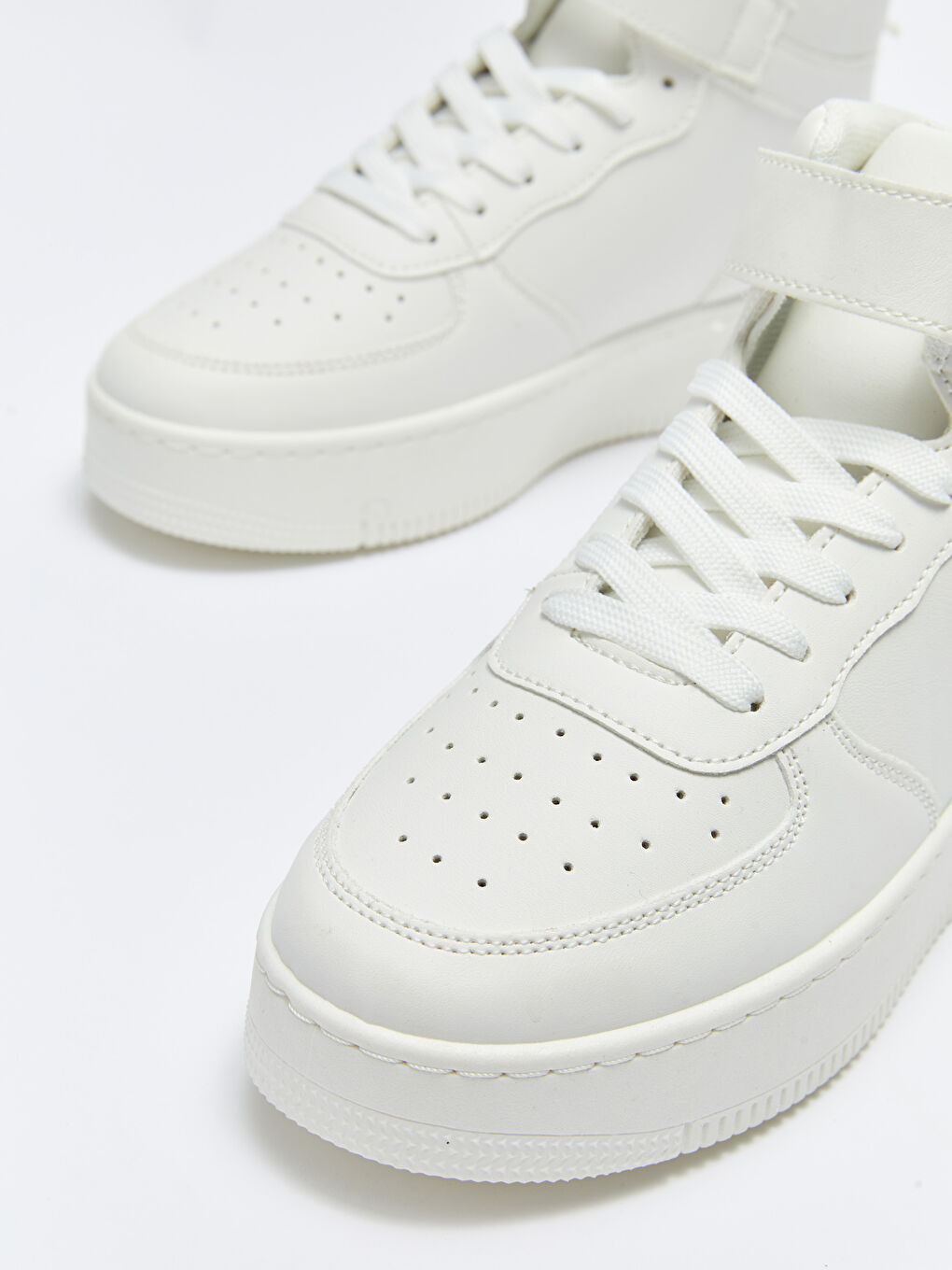 Beyaz Bağcıklı Bilek Boy Kadın Spor Ayakkabı-2