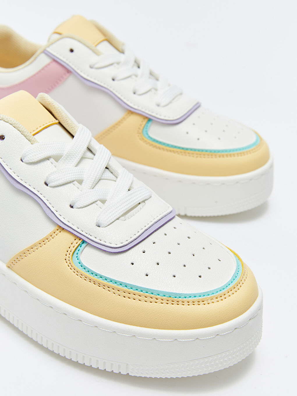 LCW STEPS Baskets en Similicuir à Lacets Bloc de Couleurs pour Femmes -S32612Z8-M0T