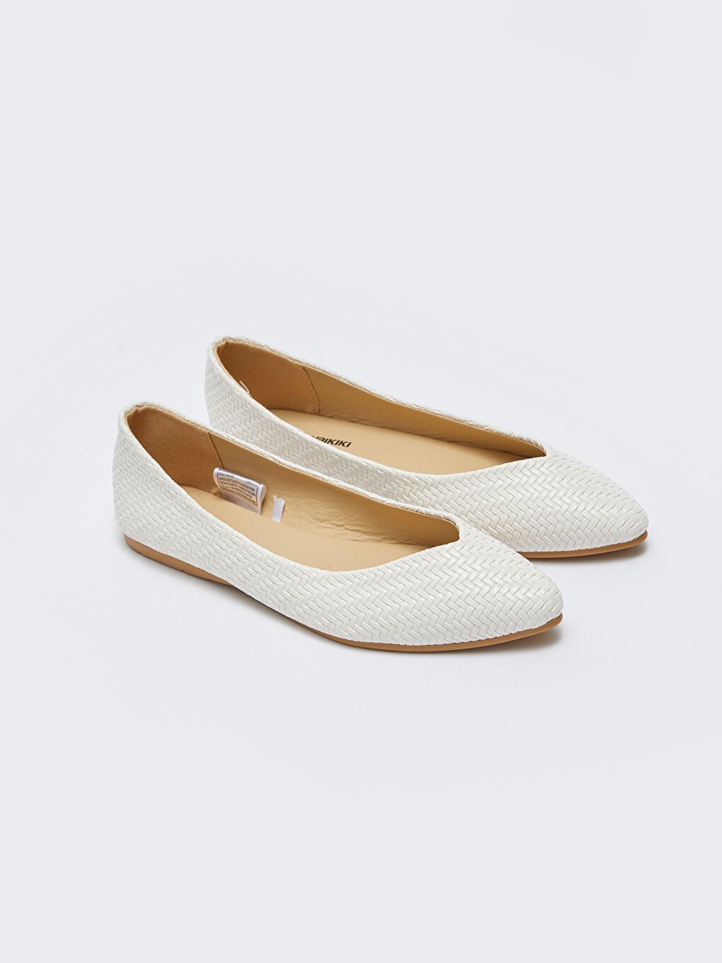 Beyaz Deri Görünümlü Kadın Babet