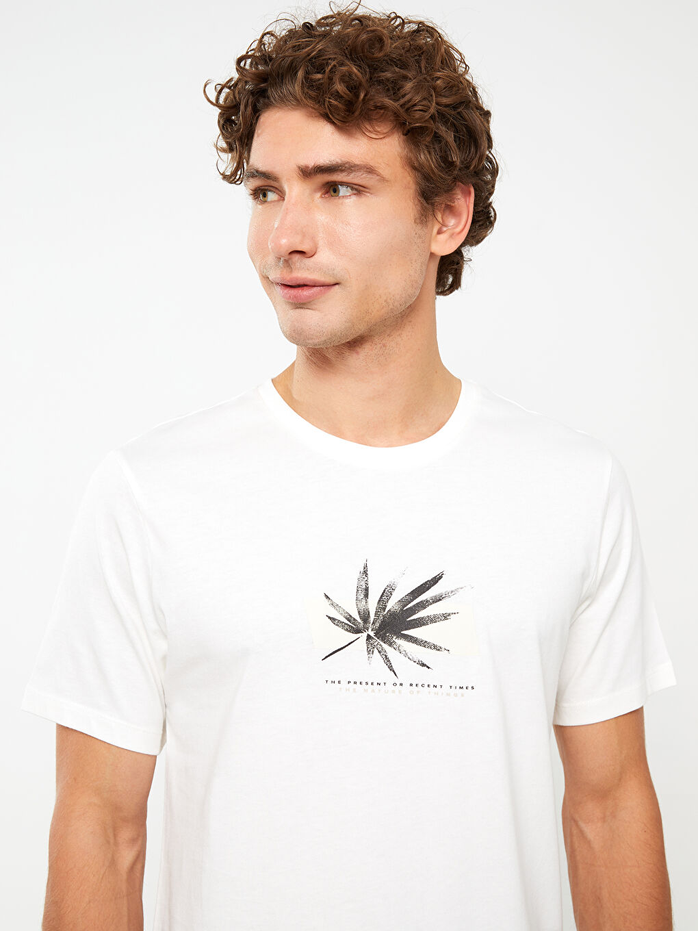 تيشيرت رجالي ياقة دائرية كم قصير مطبوع قطن ممشط-1