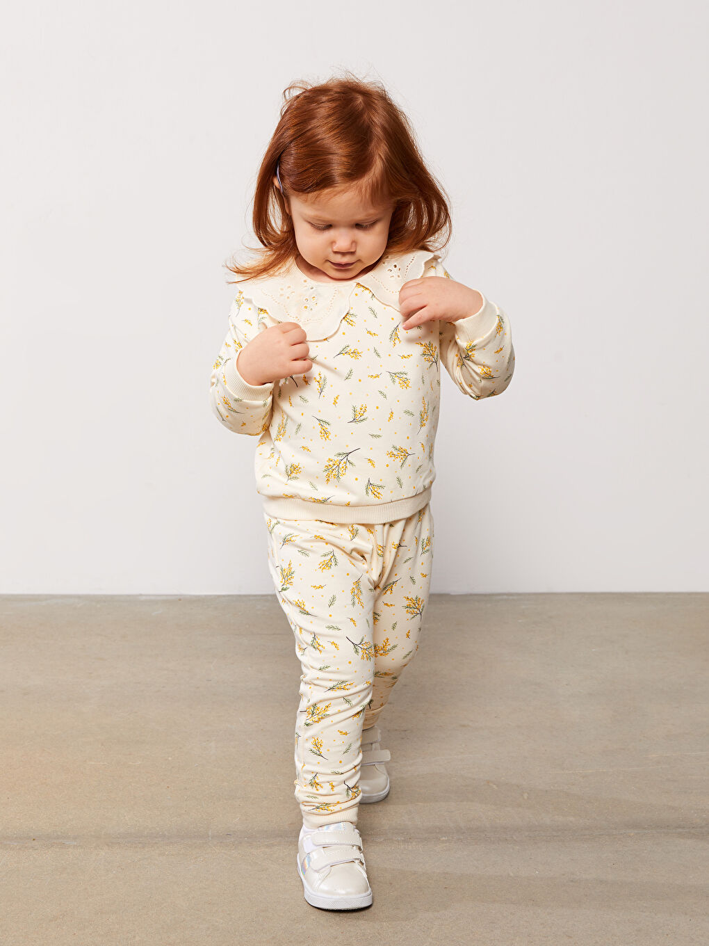 Ekru Bebe Yaka Uzun Kollu Desenli Kız Bebek Sweatshirt ve Pantolon 2'li Takım-1