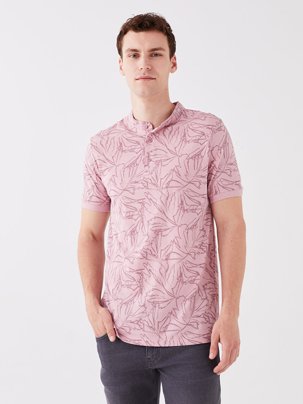 Pembe Hakim Yaka Kısa Kollu Desenli Erkek Tişört-1