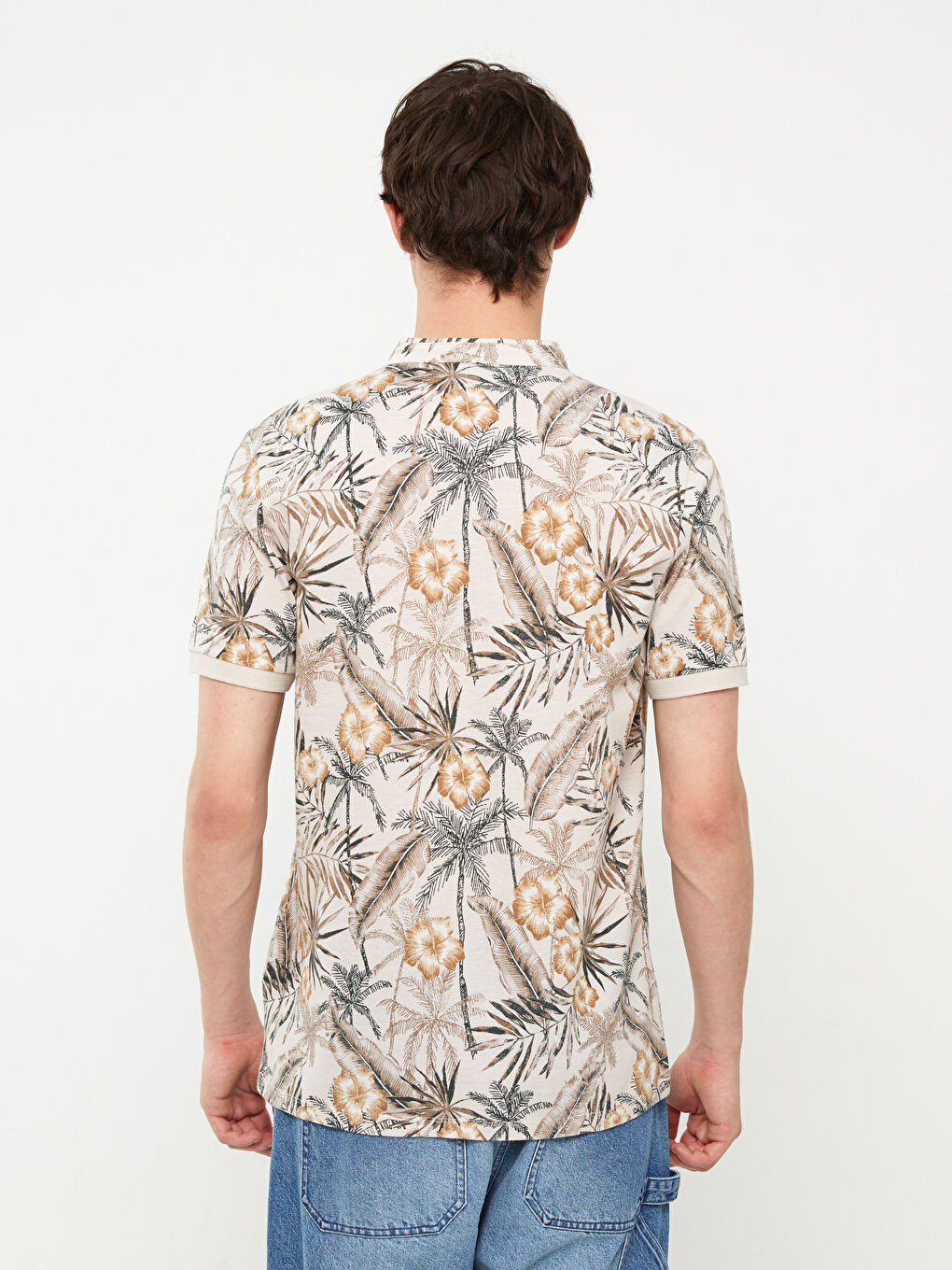 Beyaz Hakim Yaka Kısa Kollu Desenli Erkek Tişört-4