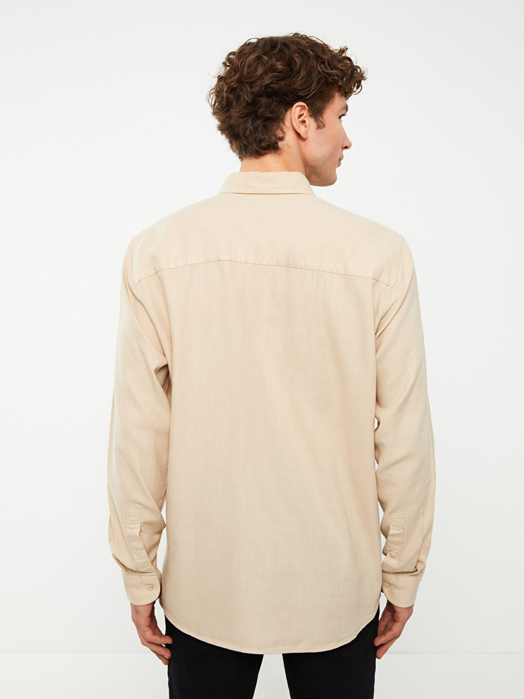 Рубашка из ткани Добби с длинным рукавом стандартного кроя для мужчин-4