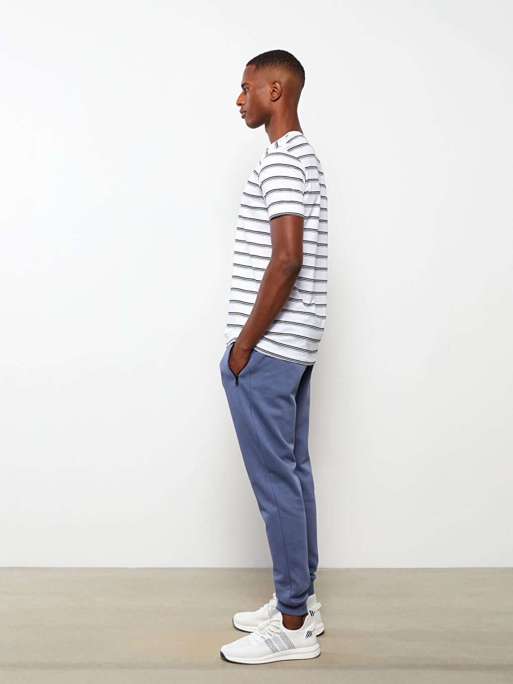 Beyaz Bisiklet Yaka Kısa Kollu Çizgili Penye Erkek Tişört