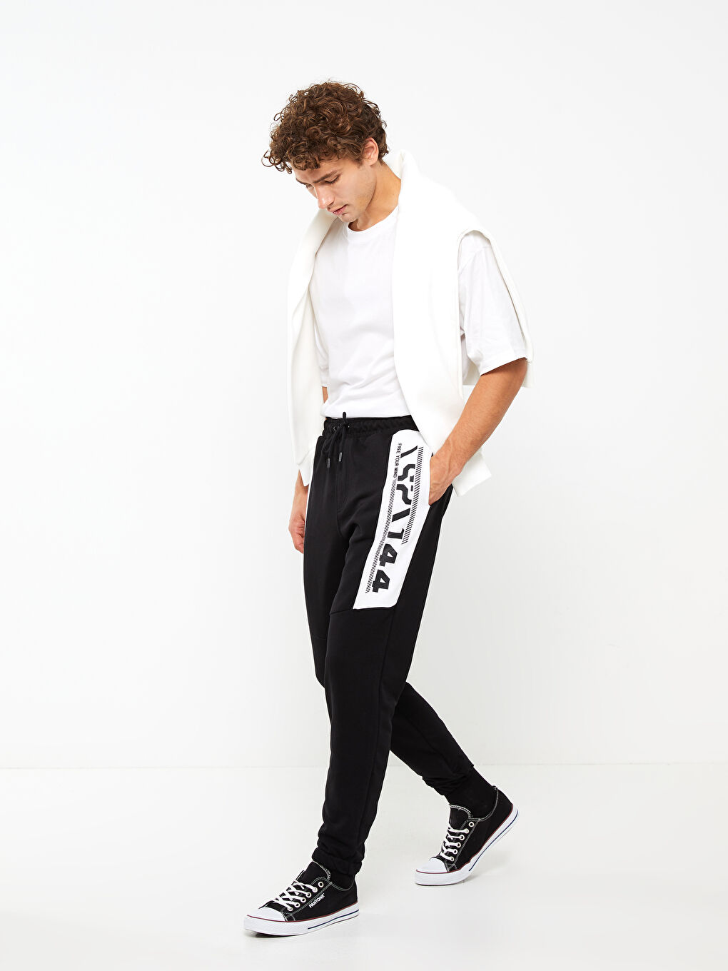 بنطلون رياضي رجالي مطبوع بقصة ضيقة-2