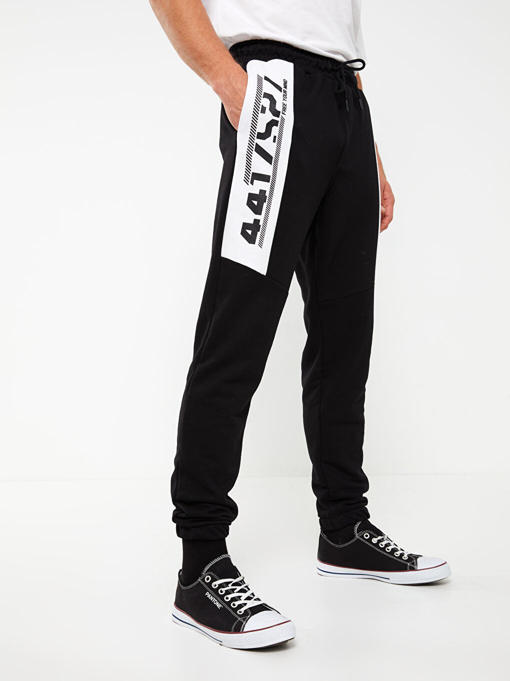 بنطلون رياضي رجالي مطبوع بقصة ضيقة-3