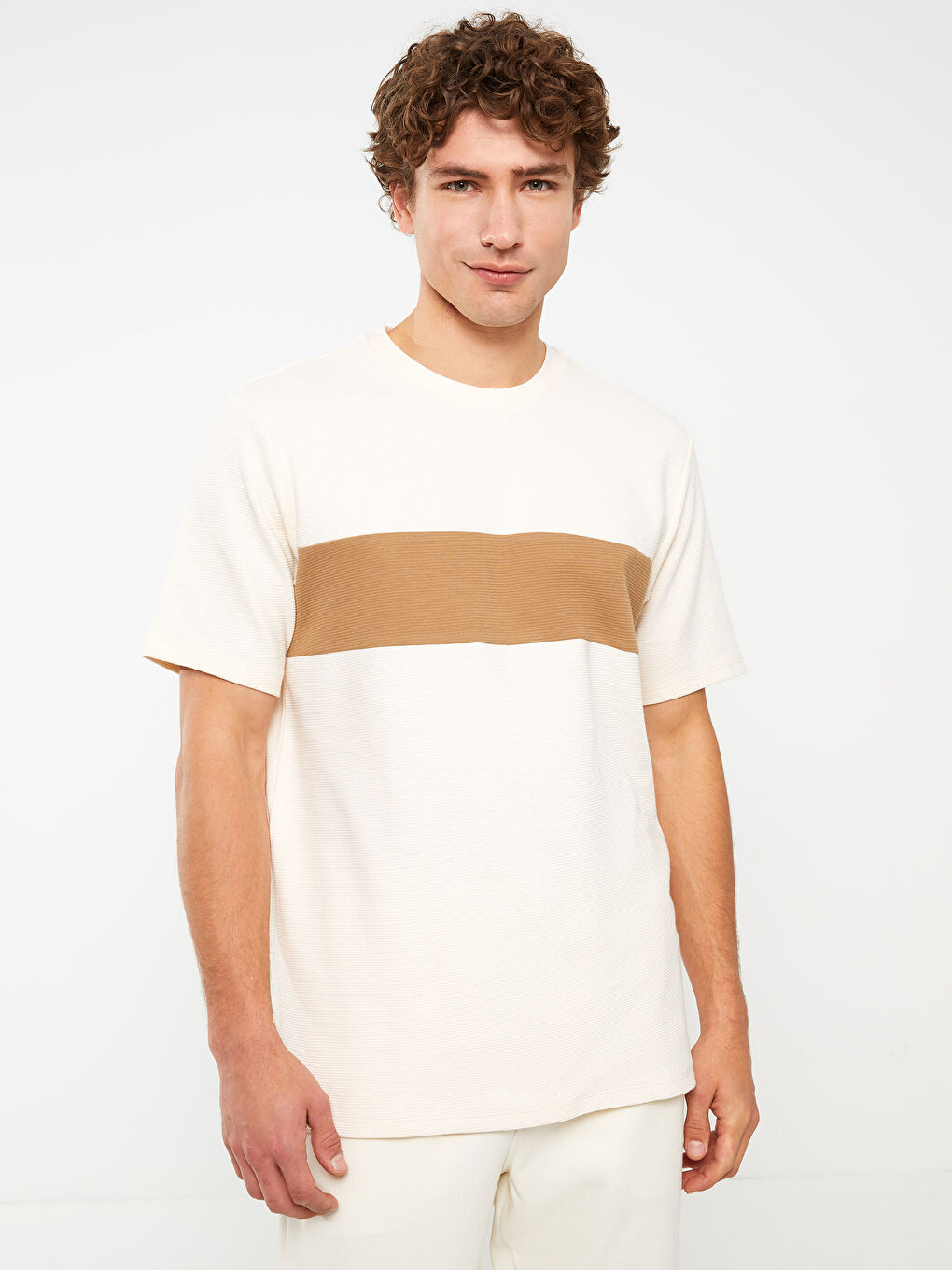 Ekru Bisiklet Yaka Kısa Kollu Renk Bloklu Erkek Tişört-1