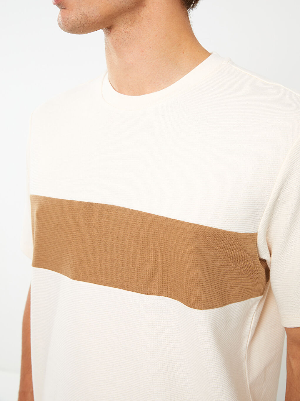 Ekru Bisiklet Yaka Kısa Kollu Renk Bloklu Erkek Tişört-3