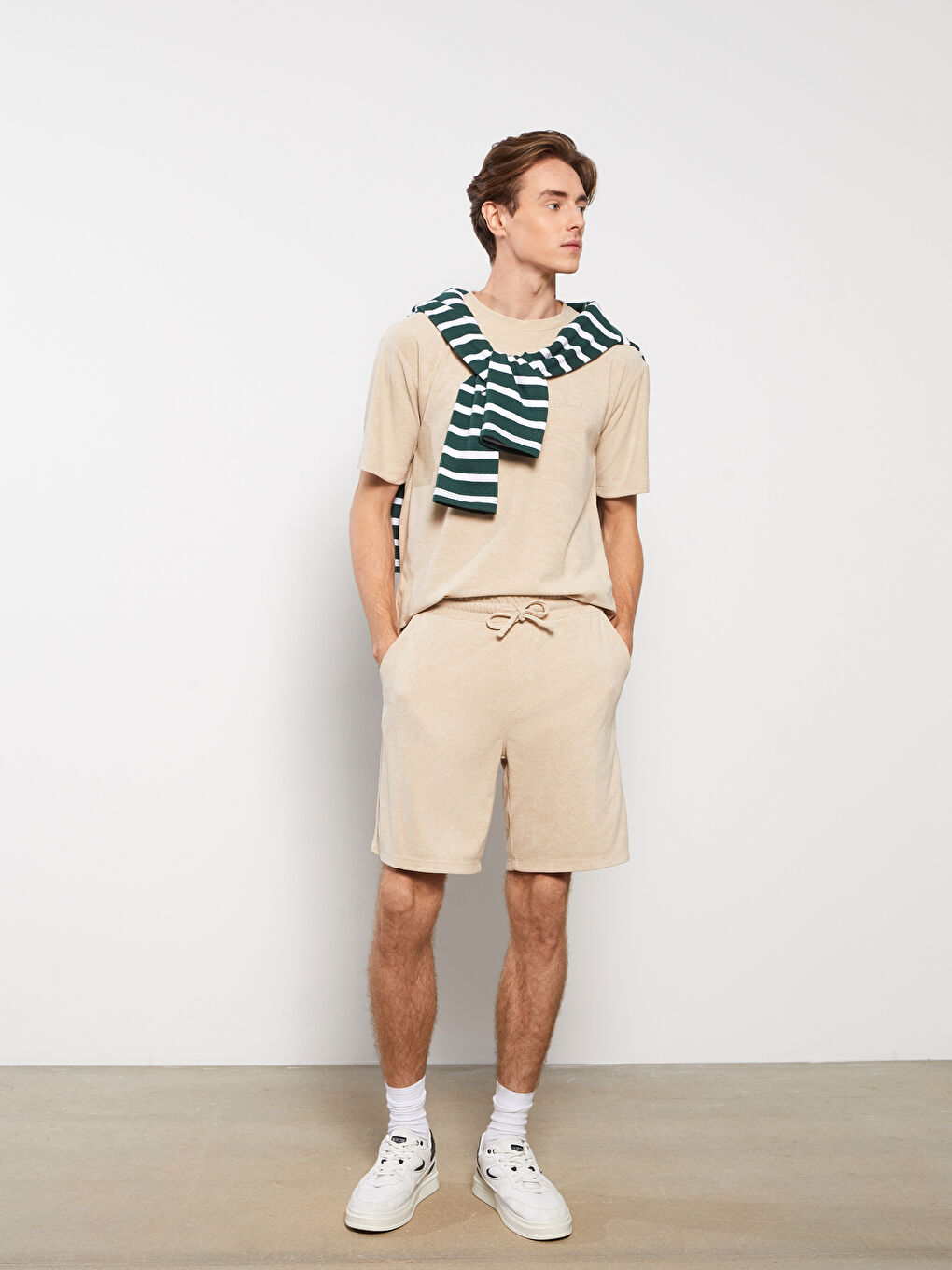 Bej Slim Fit Beli Bağlama Detaylı Erkek Şort