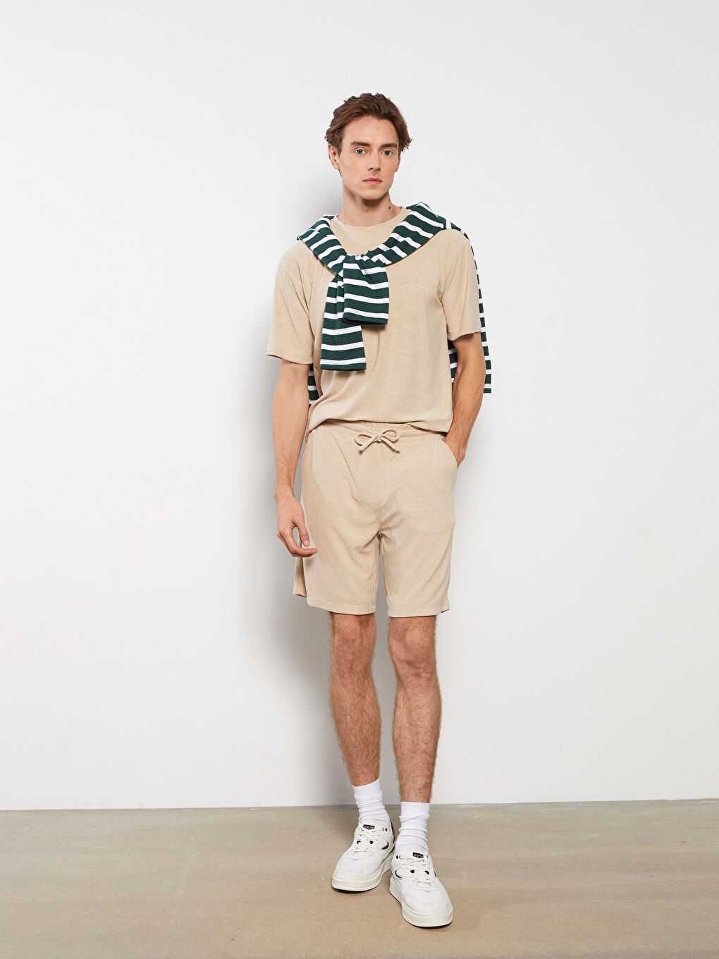 Bej Slim Fit Beli Bağlama Detaylı Erkek Şort-1