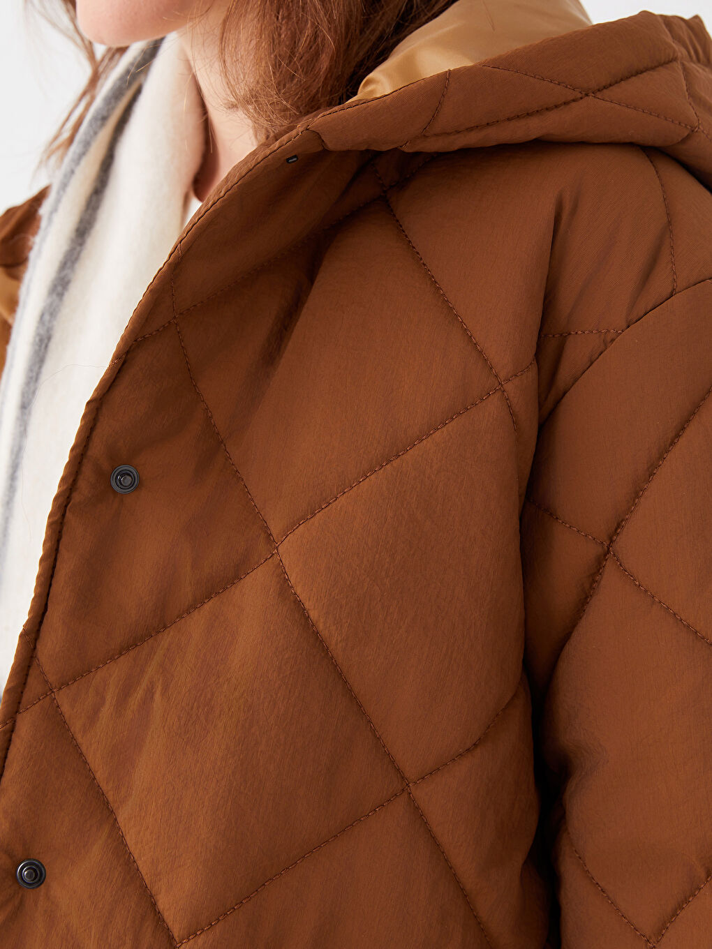 معطف منتفخ مبطّن بنقشة بكابوش كم طويل للسيدات-4