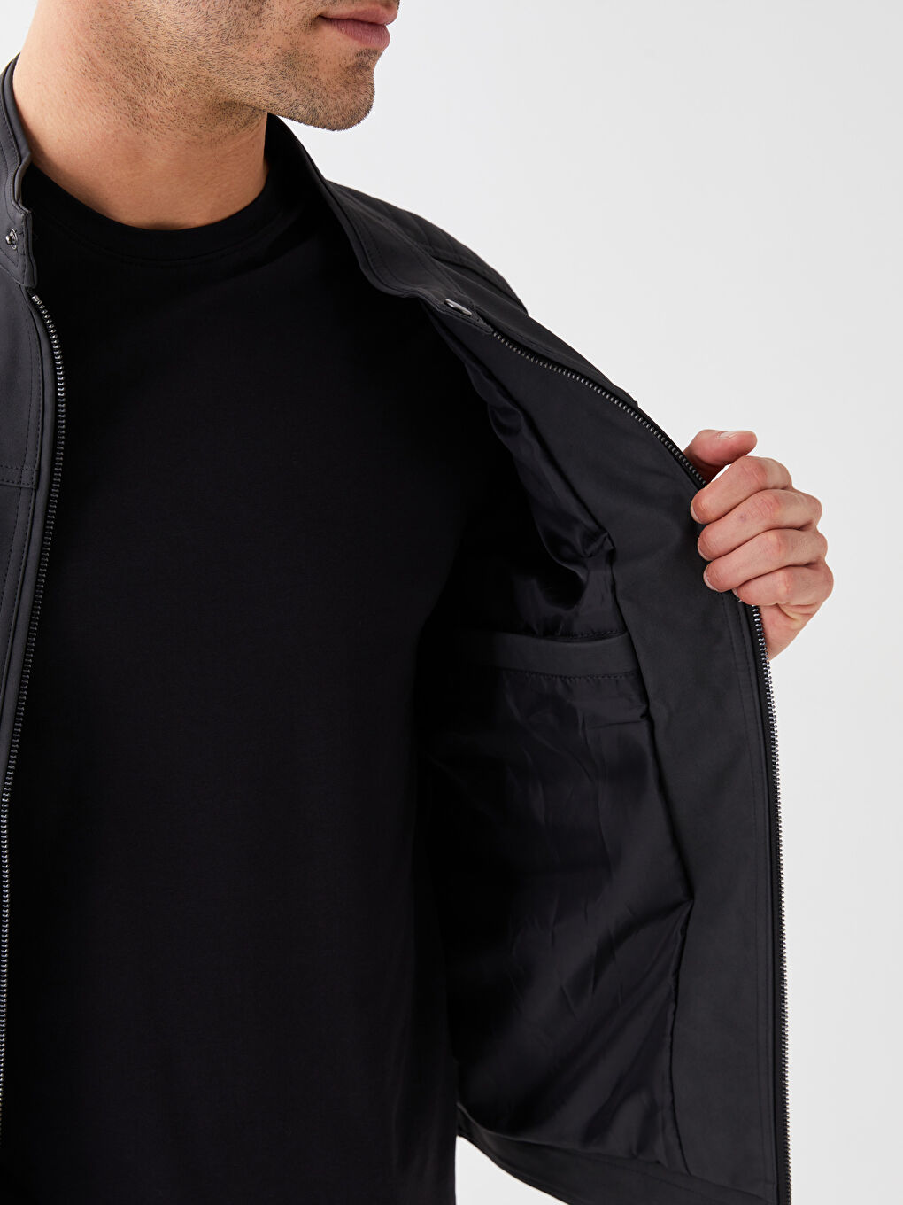 Siyah Standart Kalıp Dik Yaka Erkek Deri Görünümlü Mont-4