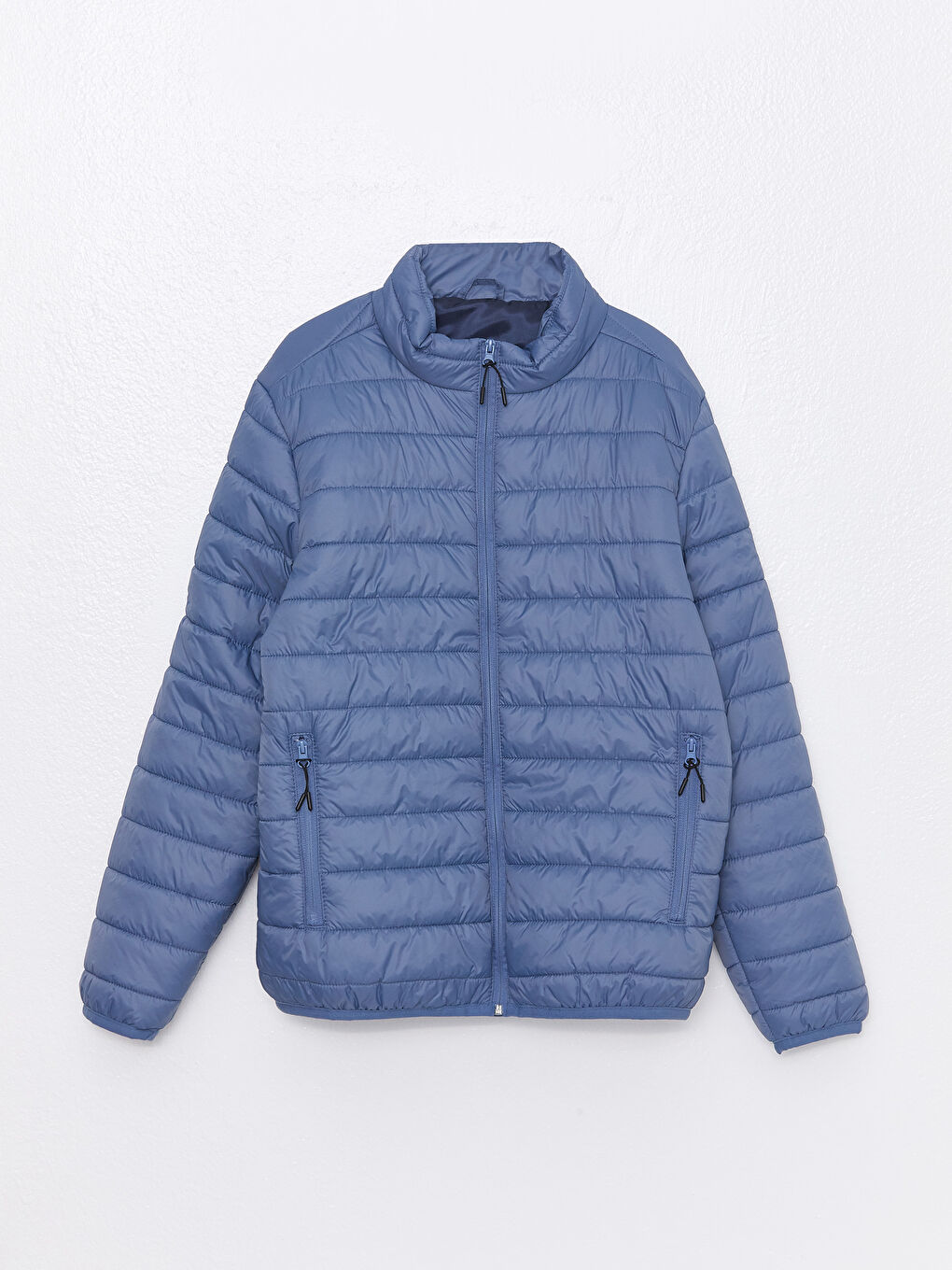 Мужской пуховик стандартного кроя с воротником-трубой-5