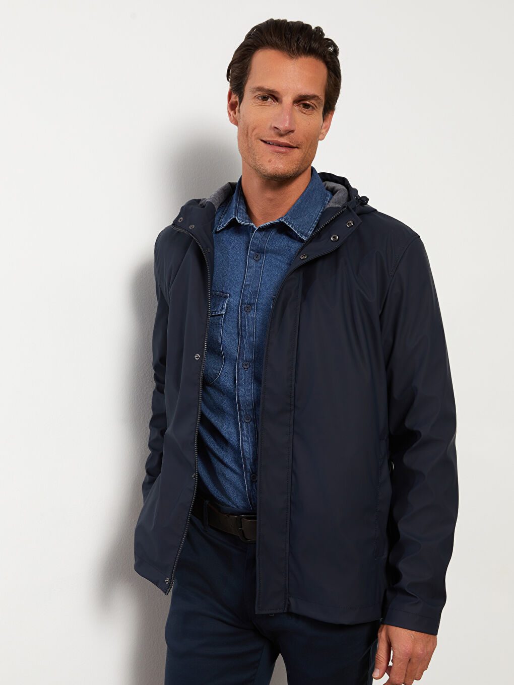 Lacivert Standart Kalıp Kapüşonlu Erkek Yağmurluk