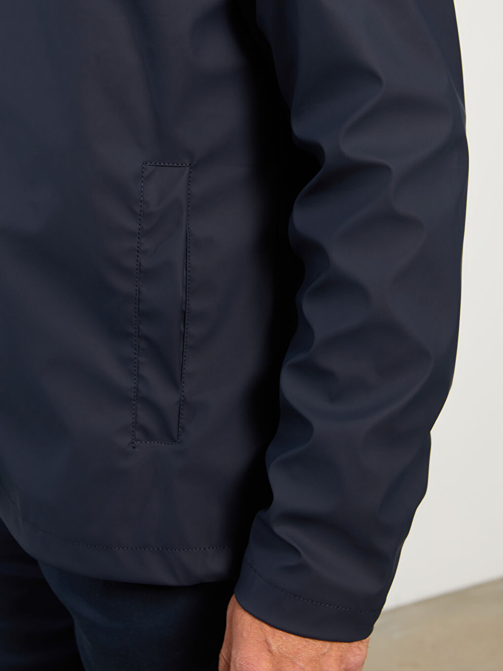 Lacivert Standart Kalıp Kapüşonlu Erkek Yağmurluk-3