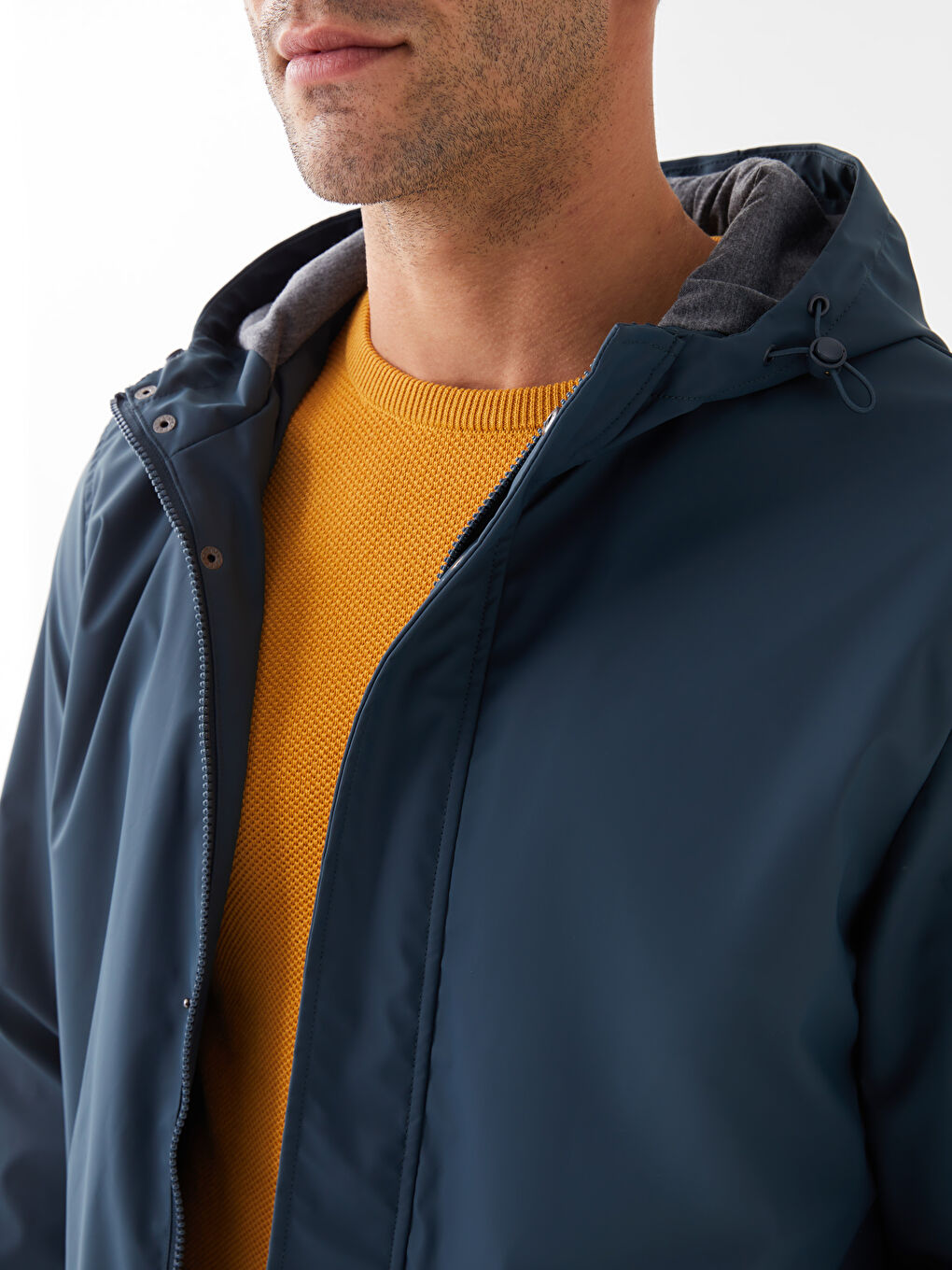 Gri Standart Kalıp Kapüşonlu Erkek Yağmurluk-3