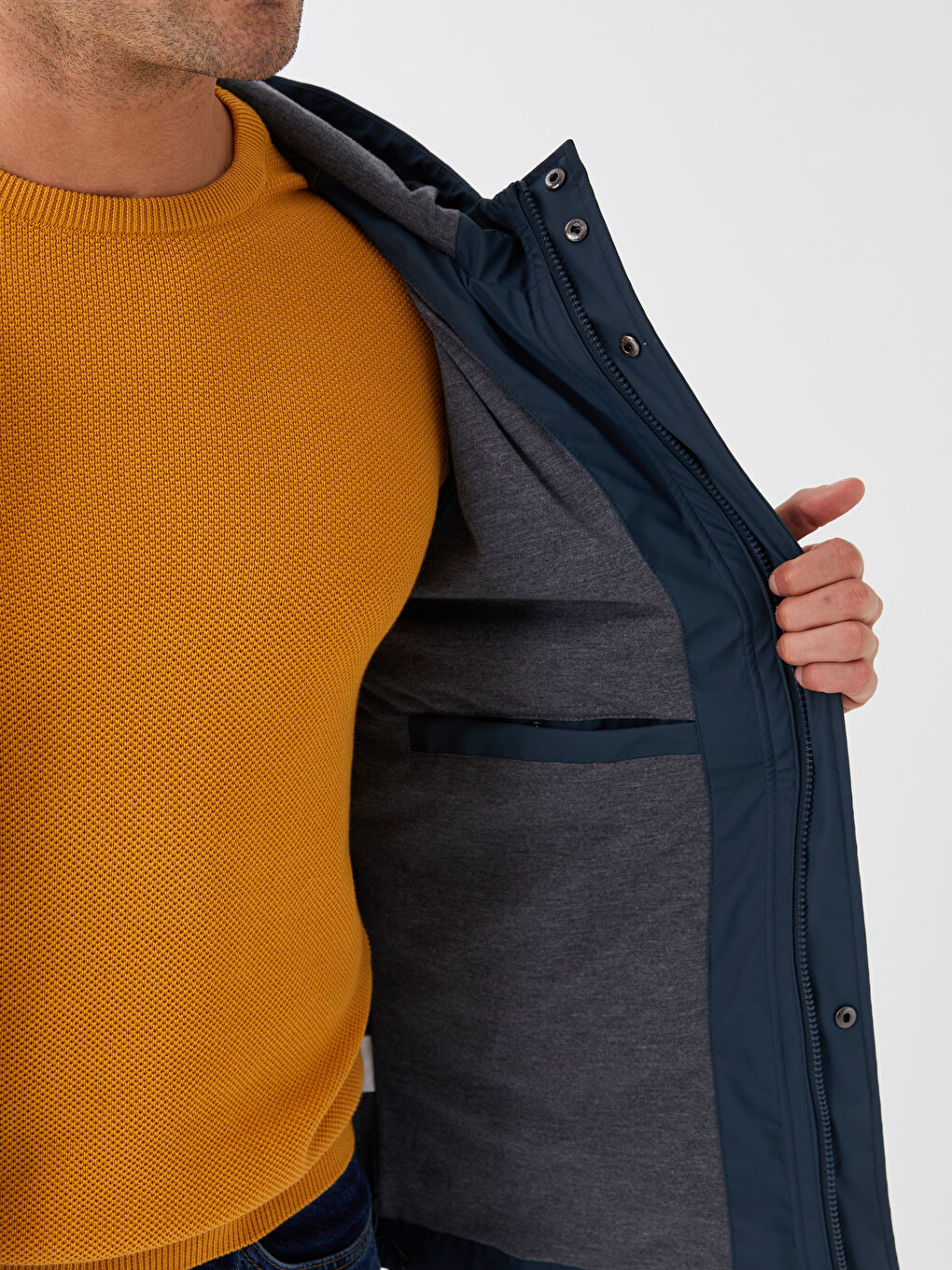 Gri Standart Kalıp Kapüşonlu Erkek Yağmurluk-4