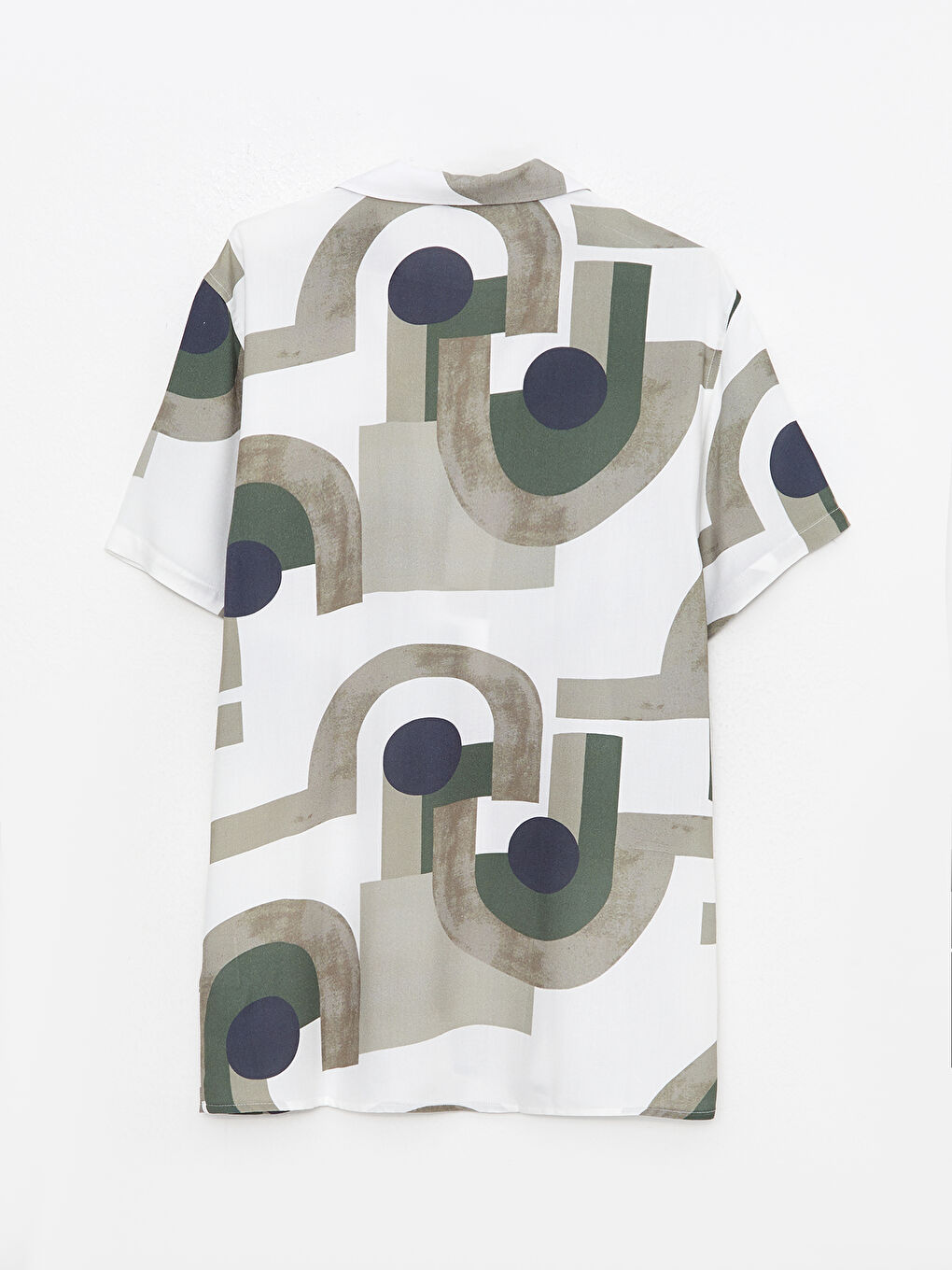 Ерлерге арналған еркін пішім жағалы өрнекті қысқа жең жейде-6