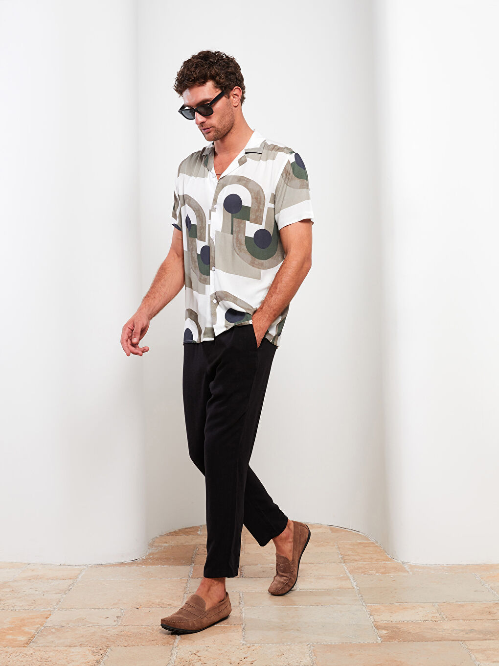 Ерлерге арналған еркін пішім жағалы өрнекті қысқа жең жейде-2