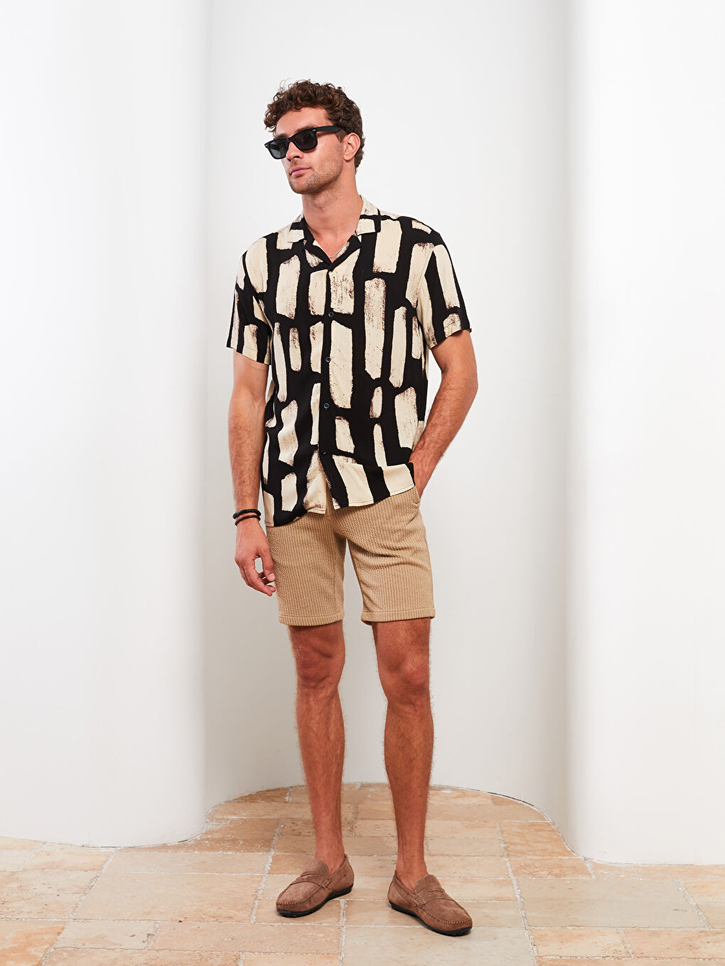 Siyah Rahat Kalıp Kısa Kollu Desenli Viskon Erkek Gömlek-2