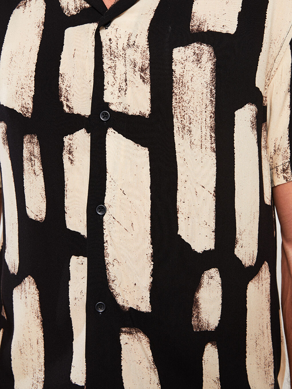 Siyah Rahat Kalıp Kısa Kollu Desenli Viskon Erkek Gömlek-3