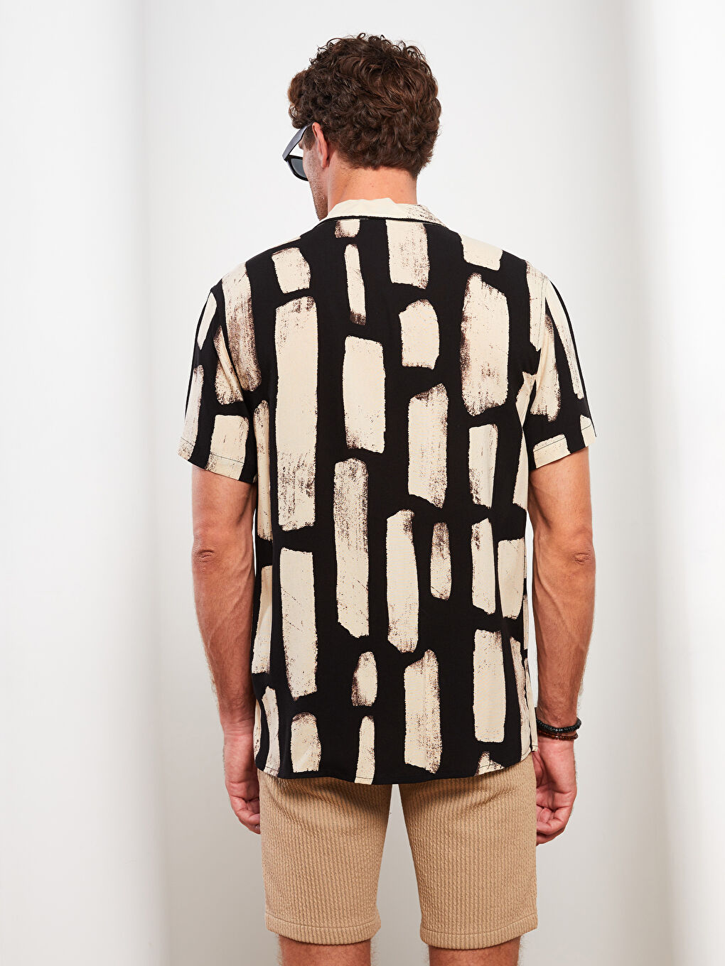 Siyah Rahat Kalıp Kısa Kollu Desenli Viskon Erkek Gömlek-4