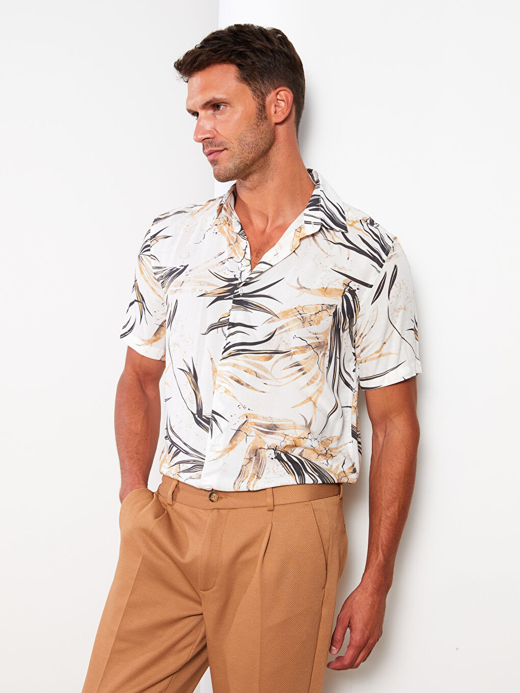 Bej Regular Fit Kısa Kollu Desenli Viskon Erkek Gömlek