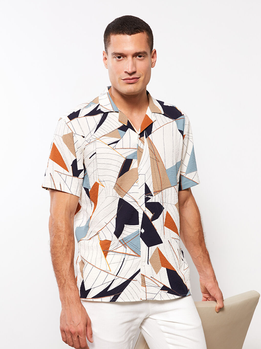 Beyaz Rahat Kalıp Kısa Kollu Desenli Erkek Gömlek-2