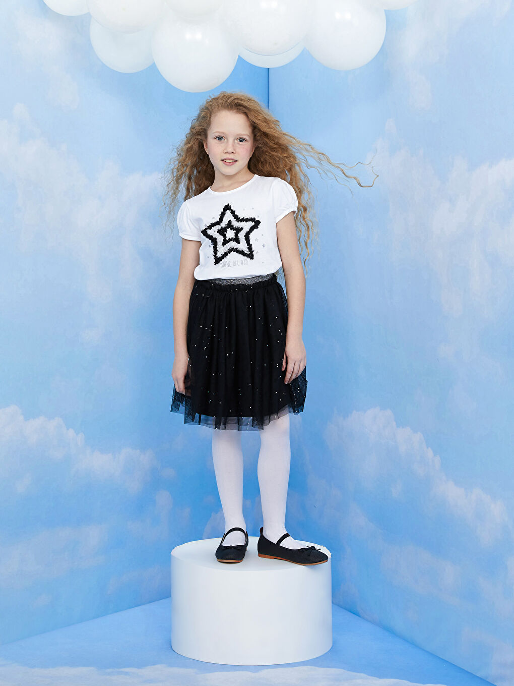 Beyaz Bisiklet Yaka Nakışlı Kısa Kollu Kız Çocuk Tişört