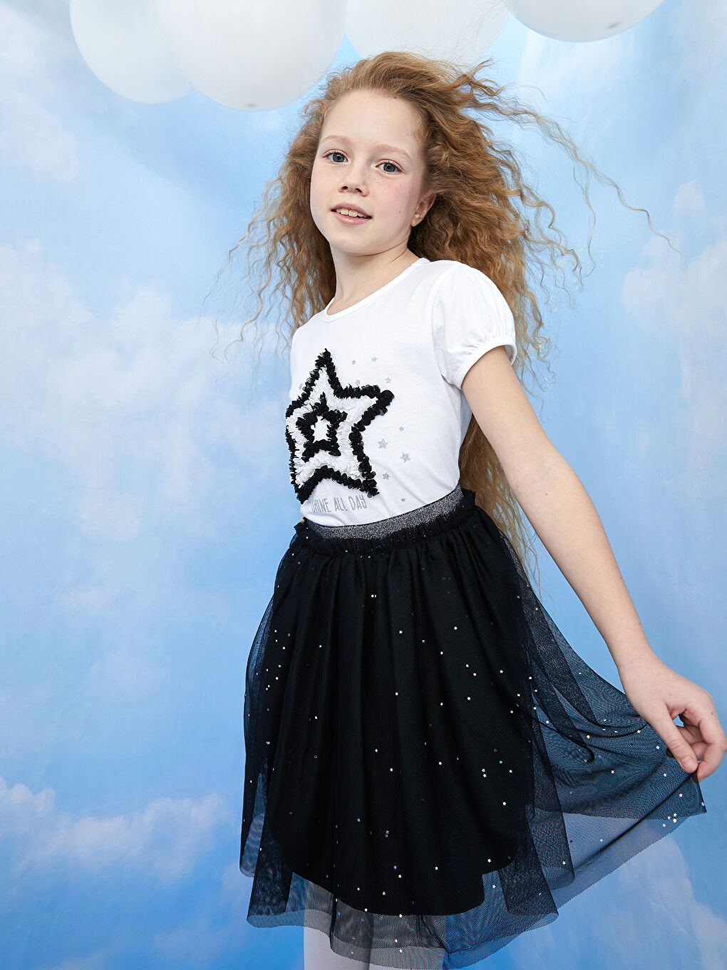 Beyaz Bisiklet Yaka Nakışlı Kısa Kollu Kız Çocuk Tişört-1