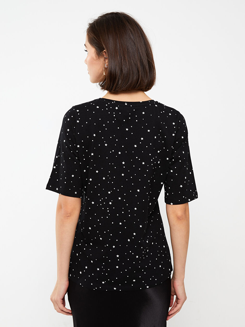 Siyah Bisiklet Yaka Desenli Kısa Kollu Kadın Tişört-4