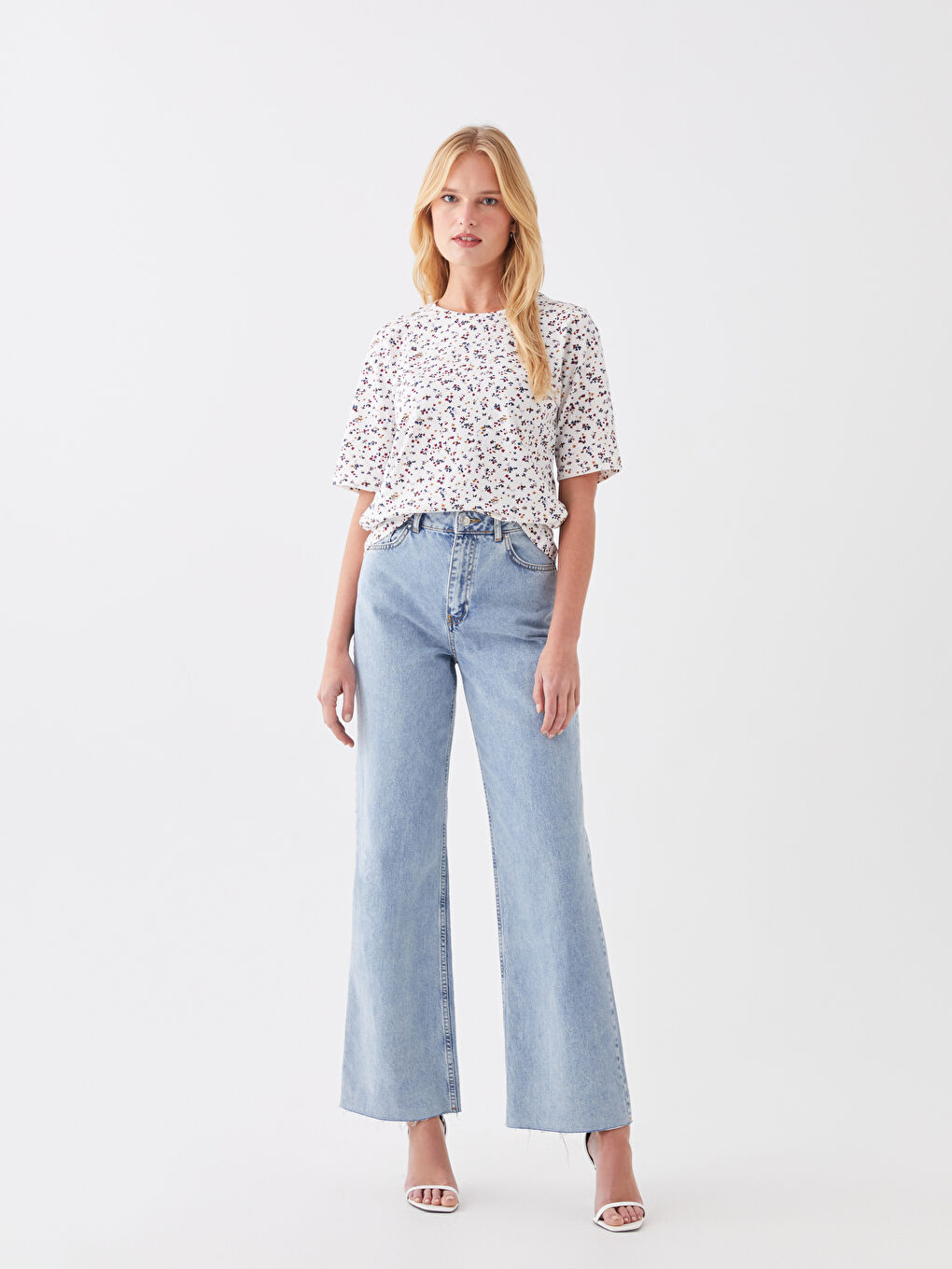 تي شيرت نسائي بأكمام قصيرة ونقشة وياقة دائرية-2