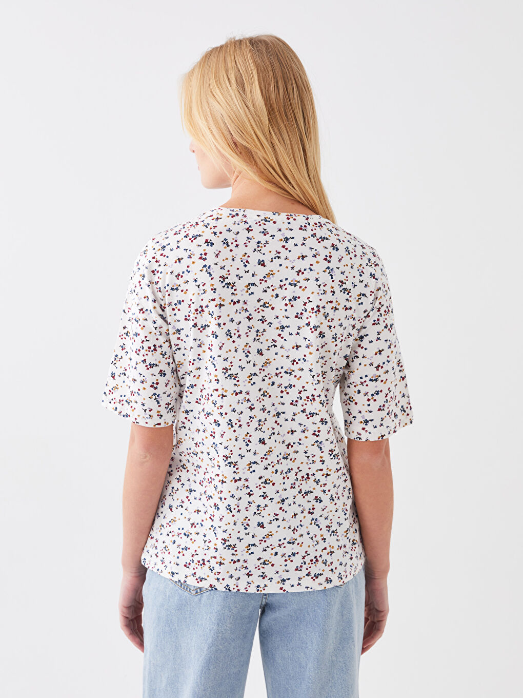 تي شيرت نسائي بأكمام قصيرة ونقشة وياقة دائرية-4