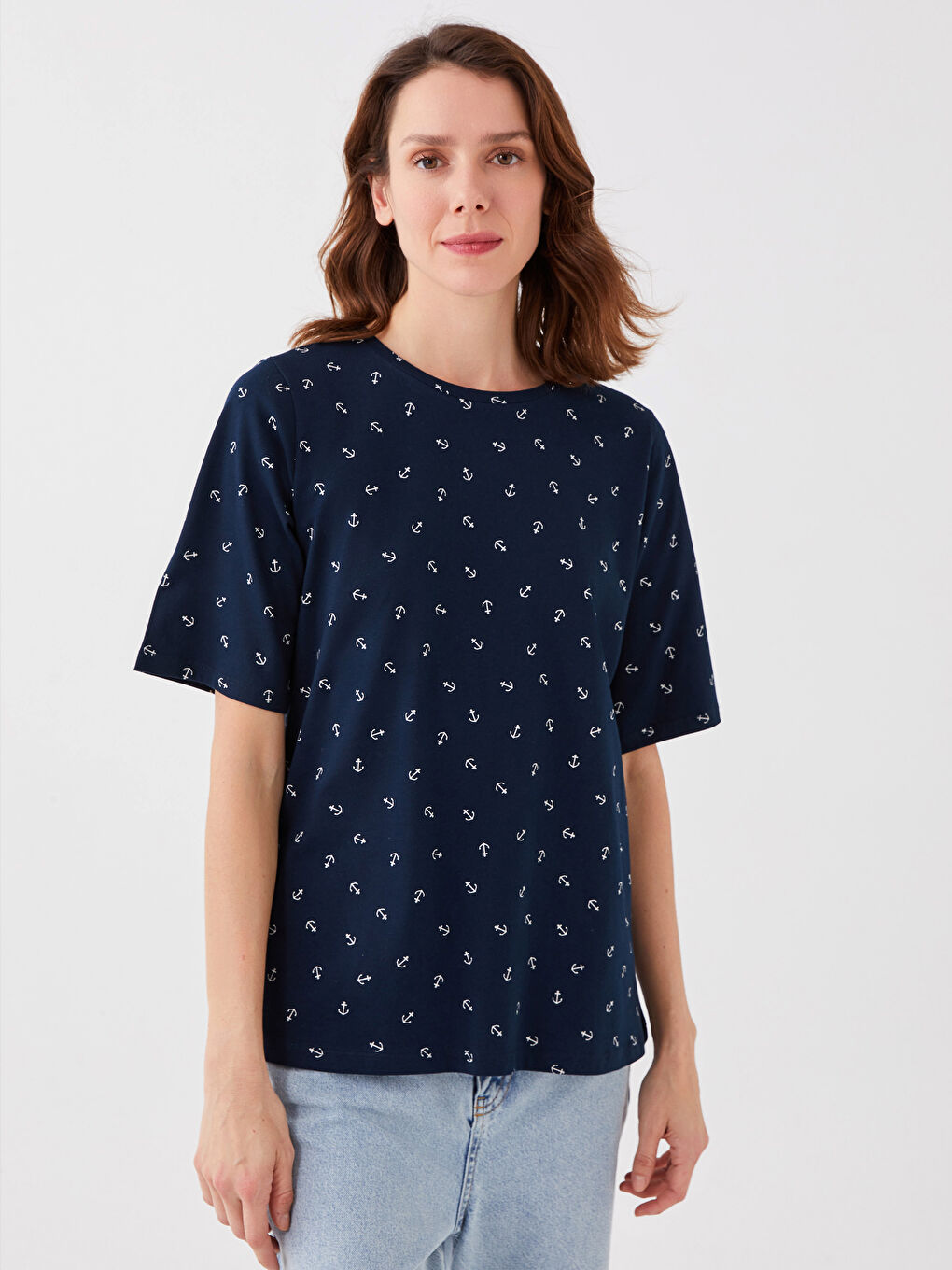 მრგვალი საყელო ნიმუშიანი მოკლე სახელო ქალებისთვის მაისური-1