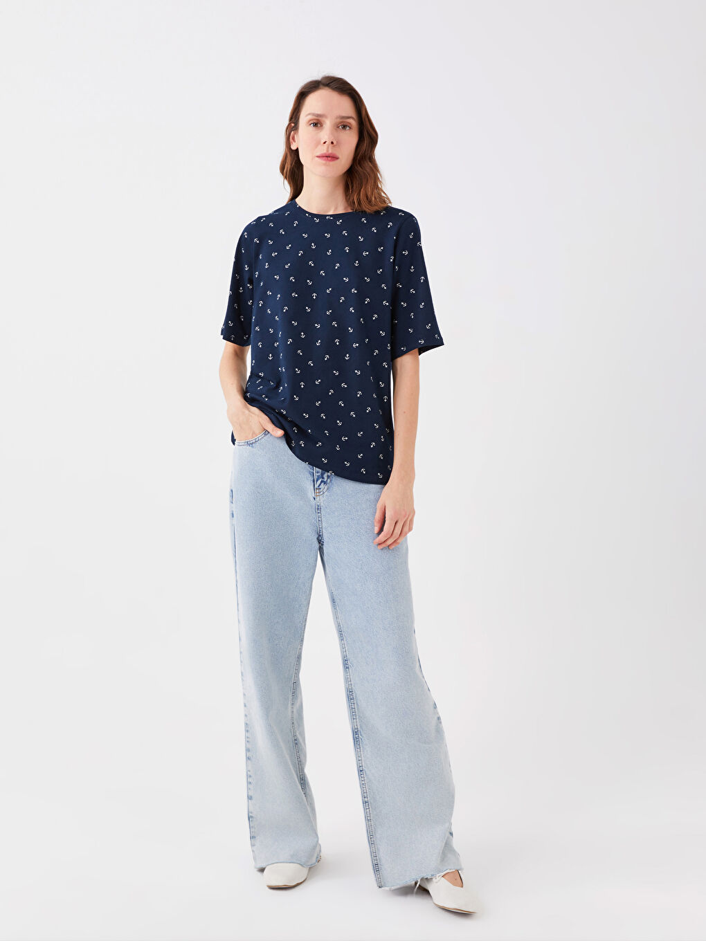 მრგვალი საყელო ნიმუშიანი მოკლე სახელო ქალებისთვის მაისური-2