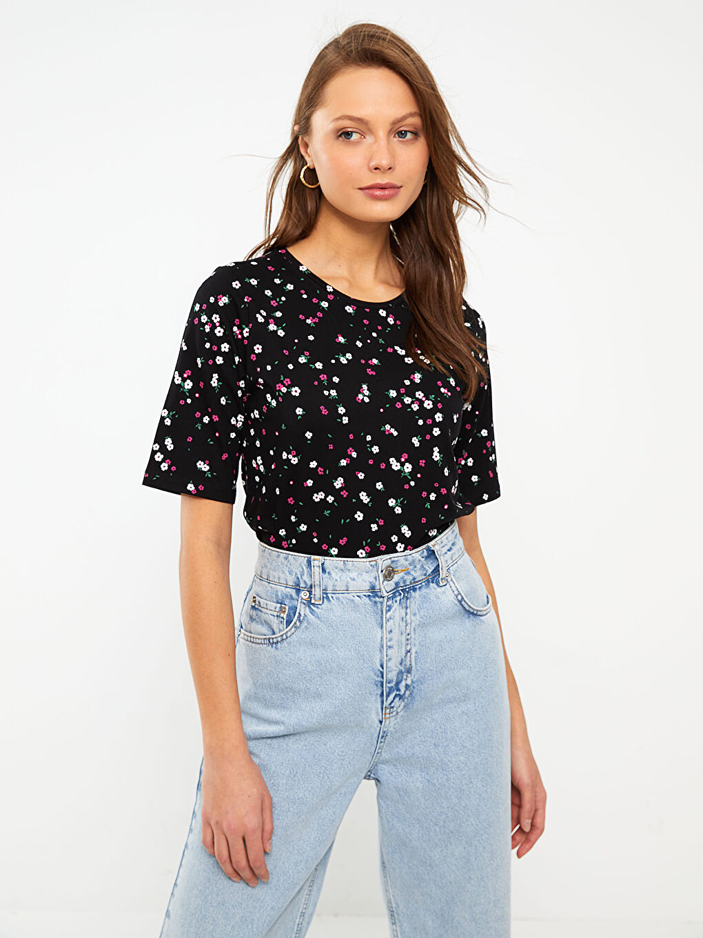 LCWAIKIKI Basic Crew Neck Floral Short Sleeve Women's T-Shirt -S33569Z8-LTQ