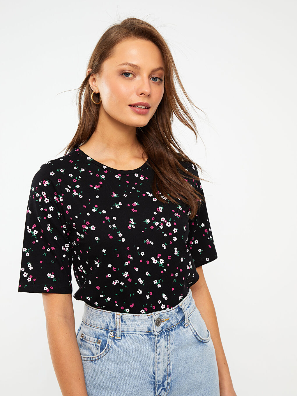LCWAIKIKI Basic Crew Neck Floral Short Sleeve Women's T-Shirt -S33569Z8-LTQ
