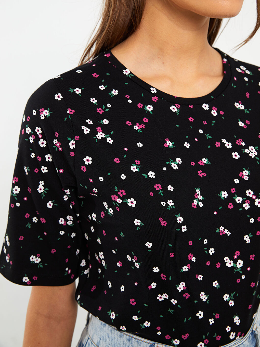 LCWAIKIKI Basic Crew Neck Floral Short Sleeve Women's T-Shirt -S33569Z8-LTQ