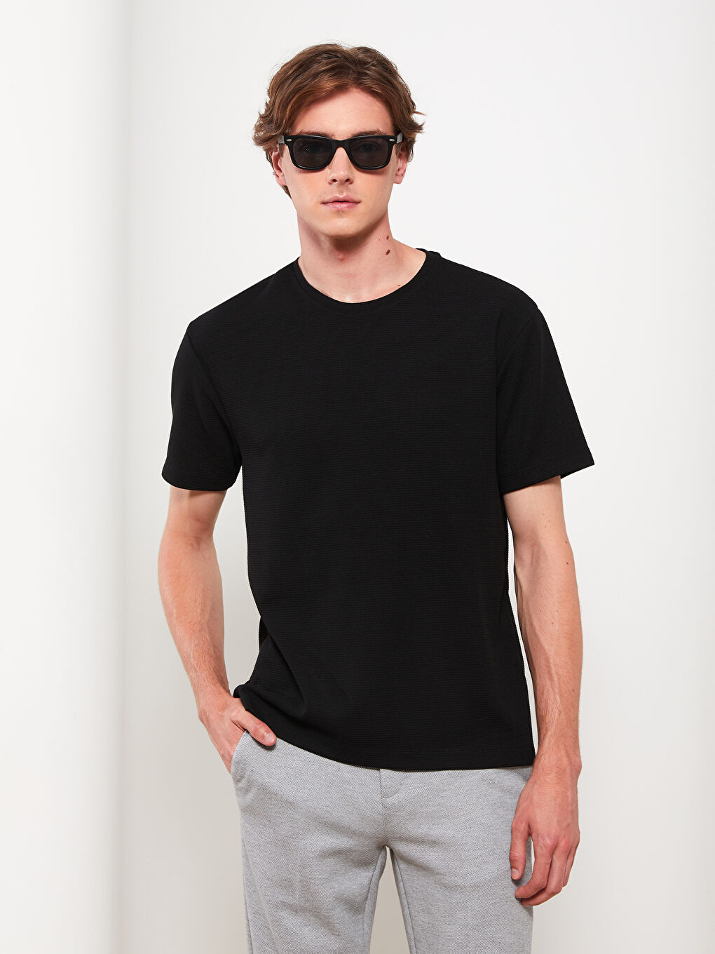 Siyah Bisiklet Yaka Kısa Kollu Erkek Tişört