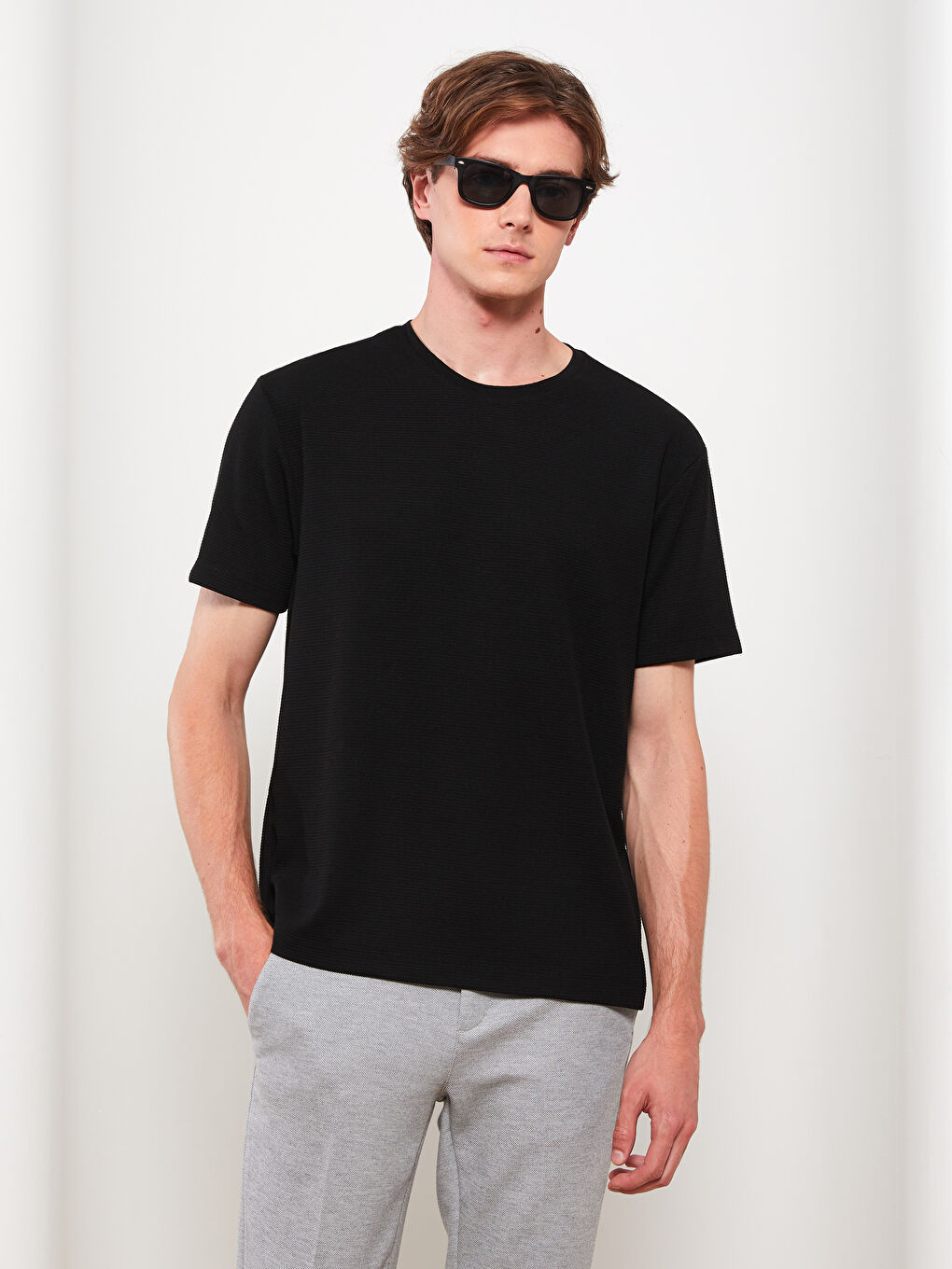 Siyah Bisiklet Yaka Kısa Kollu Erkek Tişört-1