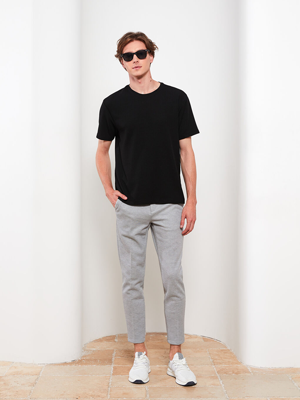 Siyah Bisiklet Yaka Kısa Kollu Erkek Tişört-2